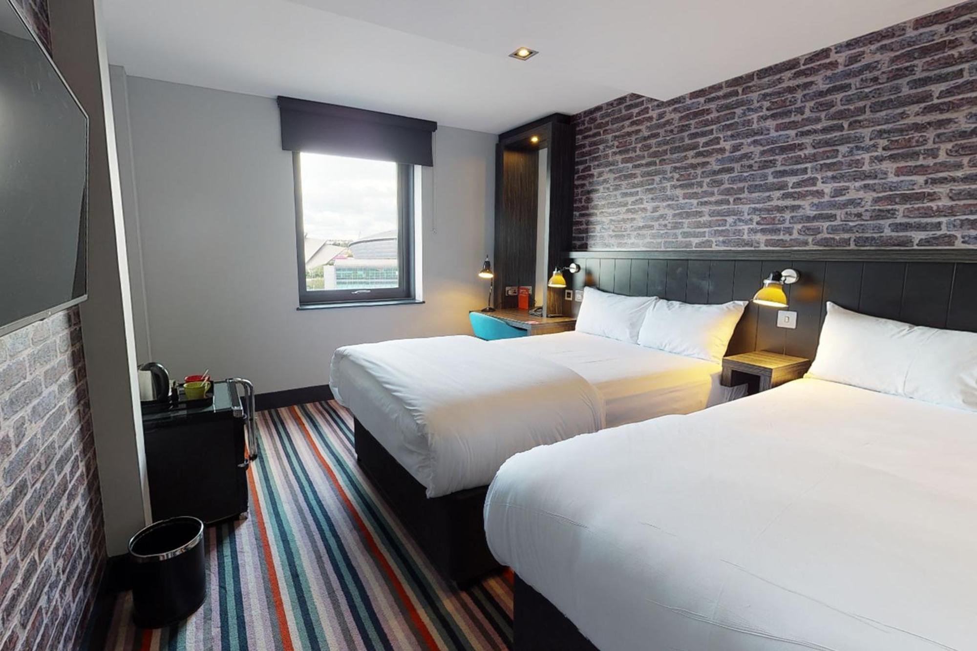 Village Hotel Единбург Екстер'єр фото