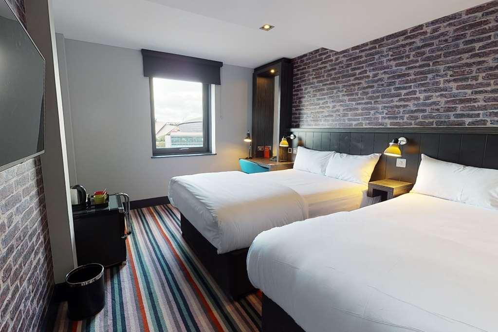 Village Hotel Единбург Номер фото
